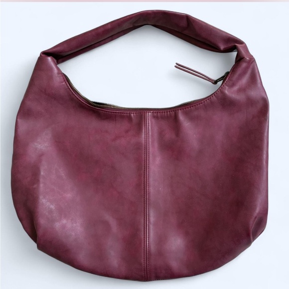 Universal Thread Handbags - Faux Leather Hobo Shoulder Bag in Burgundy